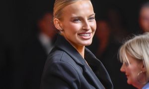 Nosi znienawidzone buty. To model, który króluje w szafach gwiazd