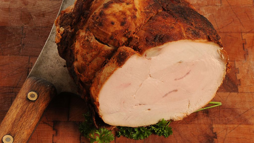 Peklowana szynka wieprzowa bez kości i tłuszczu z dodatkiem naturalnego soku, na zimno