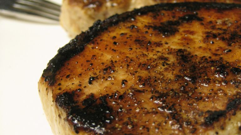 Peklowana szynka wieprzowa z tłuszczem, bez kości, na ciepło