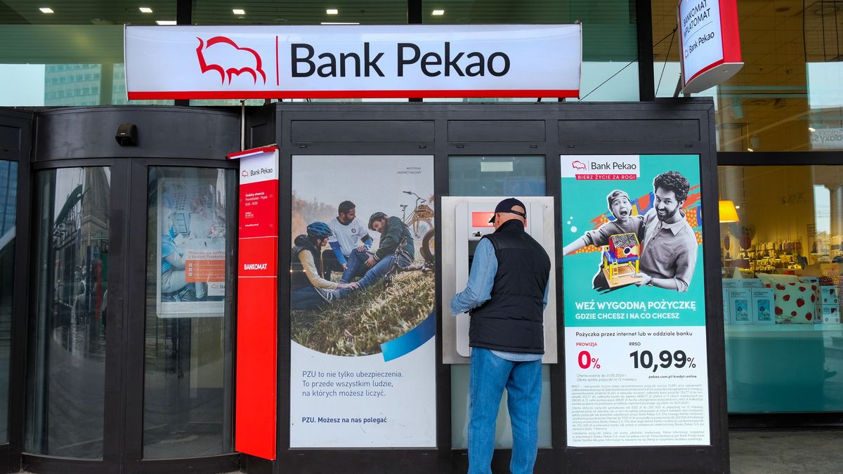 A customer uses an automated teller machine (ATM) at a Bank Pekao branch on Jerozolimskie Avenue in the center of Warsaw, Poland, on Tuesday, April 2, 2024. Polish inflation fell to the central bank's target for the first time in three years in March even as policymakers are expected to keep interest rates steady due to concerns over resurgent price growth later in 2024. Photographer: Damian Lemanski/Bloomberg via Getty Images