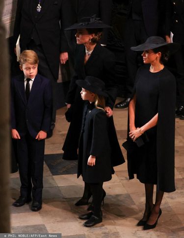 Meghan Markle, księżna Kate, księżniczka Charlotte i książę George - pogrzeb królowej Elżbiety II