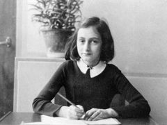 "Była totalnie zmarnowana". Nanette Konig wspomina spotkanie z Anne Frank w obozie koncentracyjnym