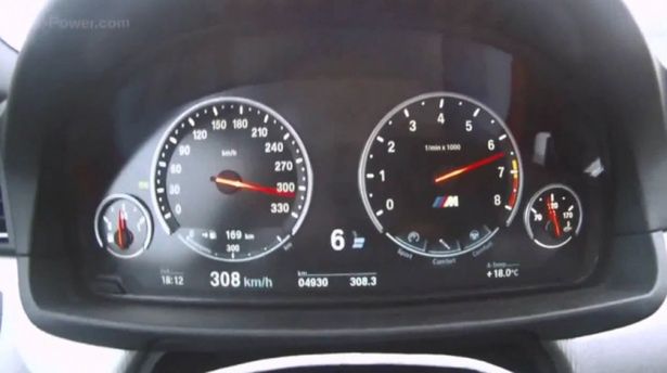 Nowe BMW M5 i 300 km/h na autostradzie [wideo]