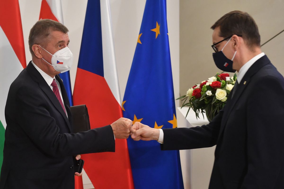 Morawiecki: Republika Czeska zgodziła się wycofać wniosek do TSUE