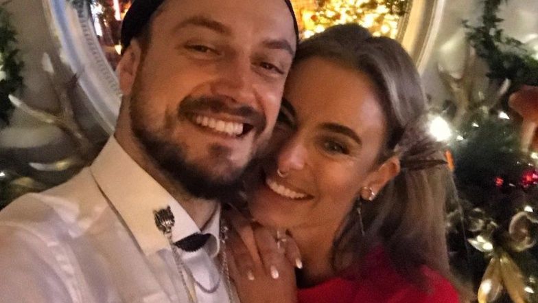 Była dziewczyna Barona chwali się obrazem z krwi z okresu