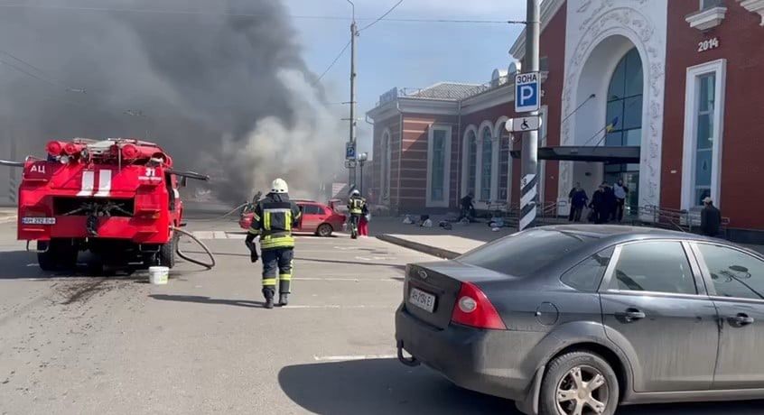 Rosjanie ostrzelali dworzec w Kramatorsku. Dziesiątki zabitych i rannych