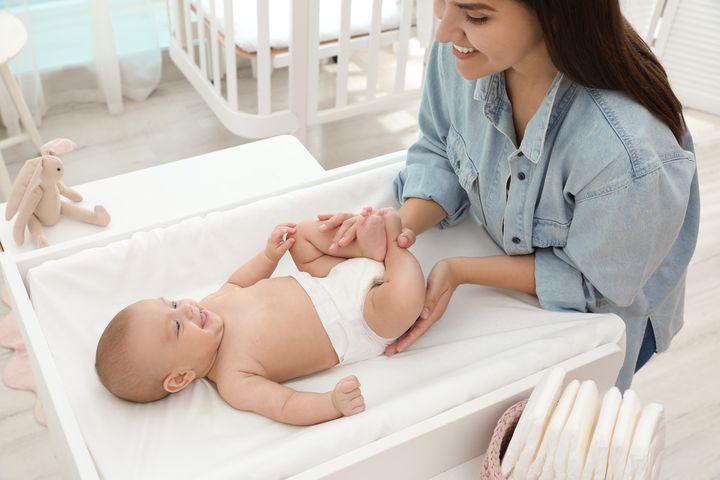 Bepanthen to maść polecana zwłaszcza do pielęgnacji, regeneracji i ochrony wrażliwej skóry niemowląt.