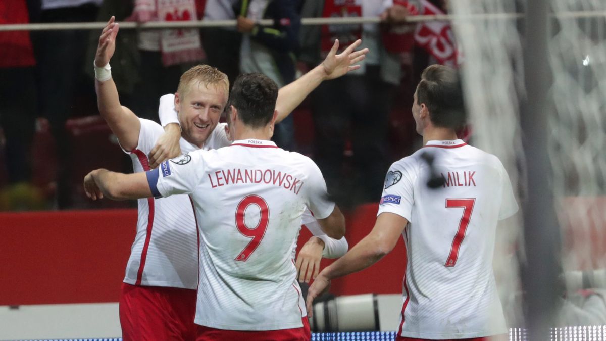 Polscy piłkarze cieszą się z bramki strzelonej przez Kamila Glika (z lewej) dla reprezentacji Polski 