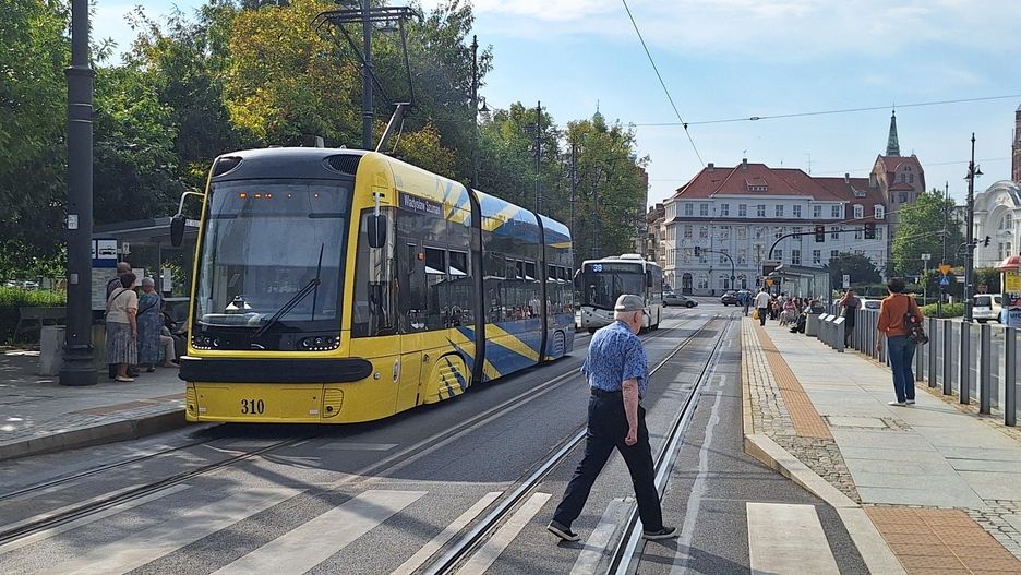 Tramwaj i autobus w Toruniu