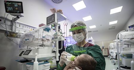 Koronawirus. Dobre wieści dla rodziców noworodków