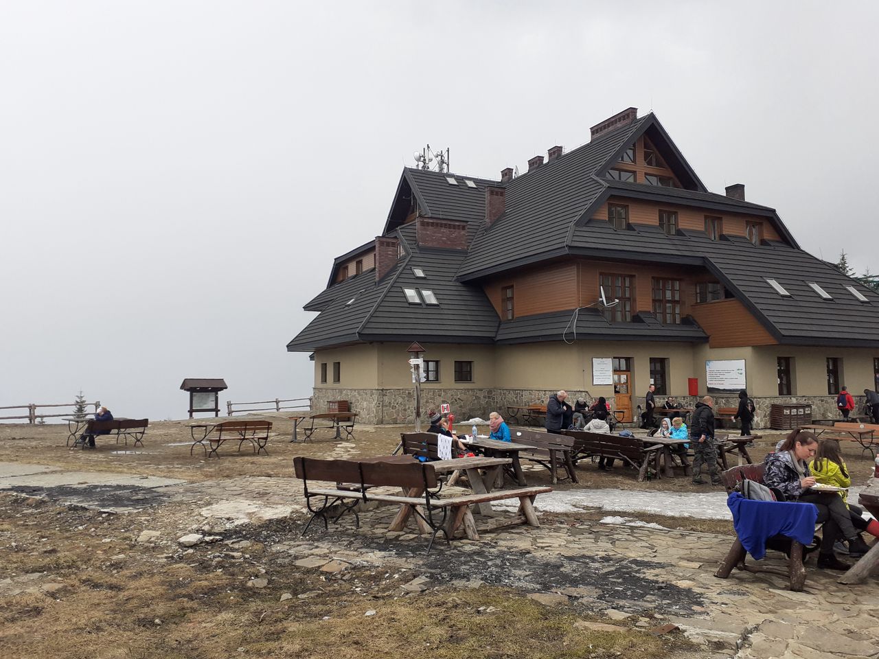 Beskidy. W górach mokro, warunki na szlakach trudne