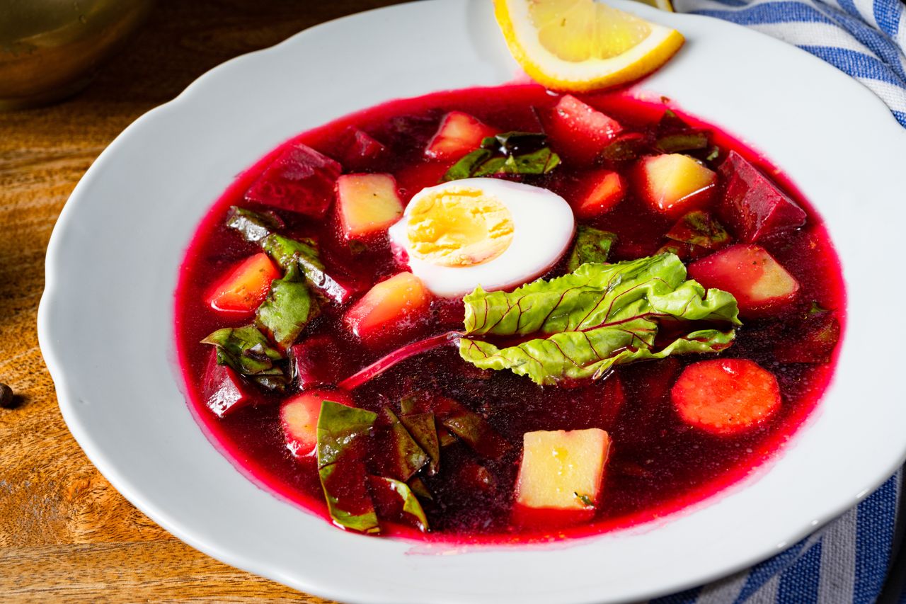 Jak zrobić botwinkę? Babciny przepis