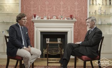 "To zakrawa na obronę Hitlera". Tucker Carlson o ataku na Polskę