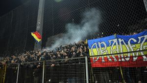 Budzący obrzydzenie transparent wywiesili w Serbii Rumuni