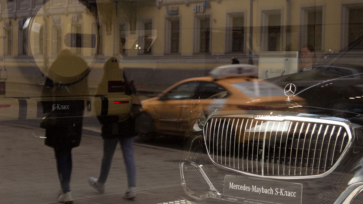 MOSCOW, RUSSIA - 2022/03/27: A reflection of people is seen in a storefront of a Mercedes Benz boutique in Moscow. German Mercedes-Benz Group AG announced it would temporarily suspend exports to Russia and cease manufacturing in the country in light of the countryâs military activity in neighboring Ukraine. (Photo by Vlad Karkov/SOPA Images/LightRocket via Getty Images)