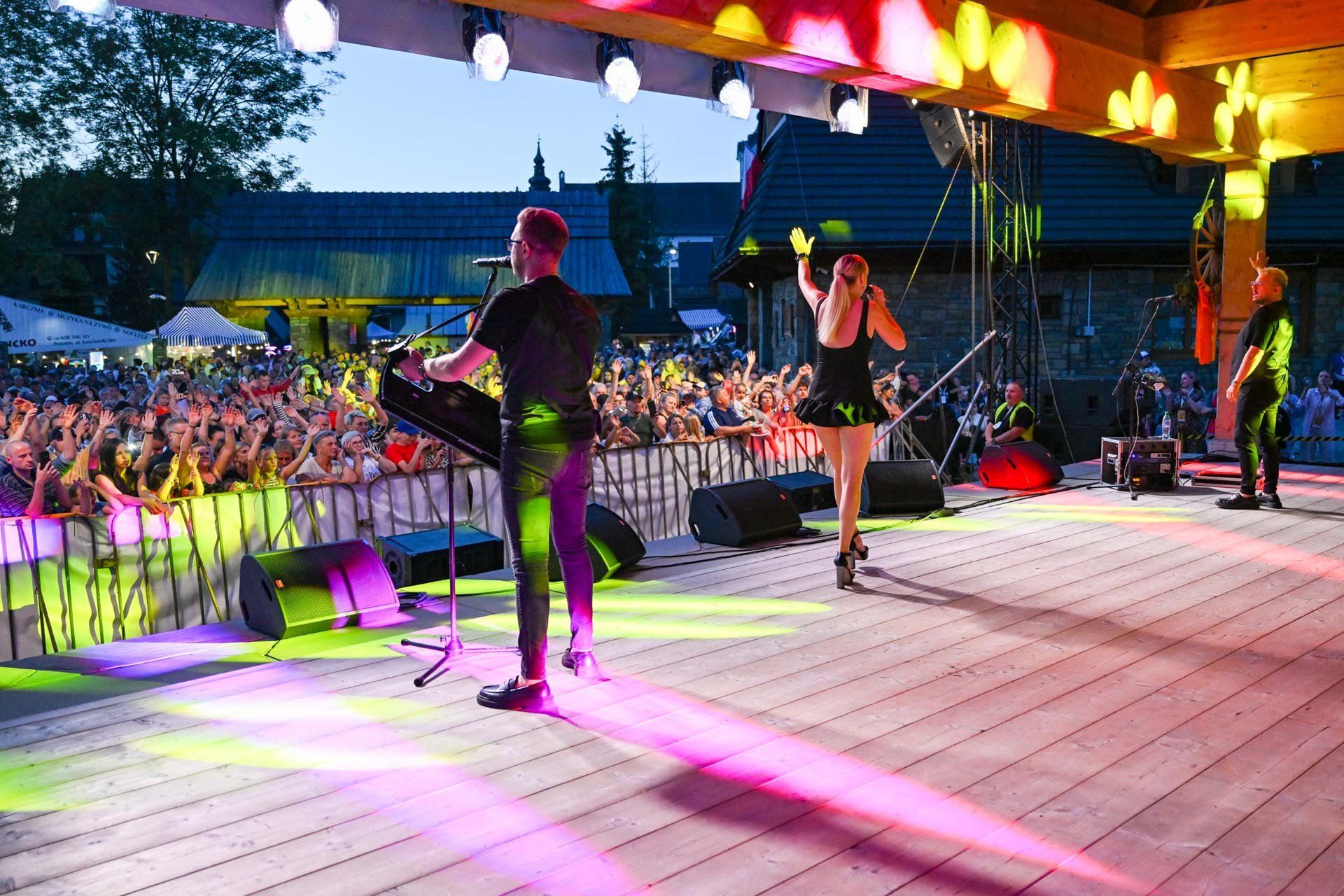 Koncert Zespołu Piękni i Młodzi z Magdaleną Narożną