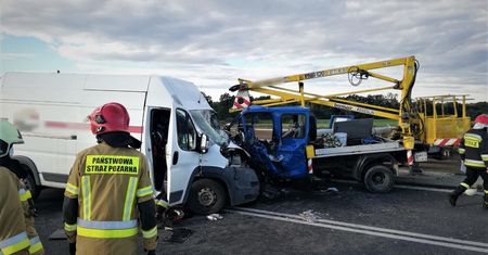 Wrocław. Poważny wypadek na Wschodniej Obwodnicy Wrocławia. Cztery osoby poszkodowane
