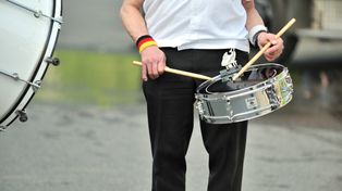 Białobrzegi: Orkiestra Ochotniczej Straży Pożarnej dała koncert w amfiteatrze nad Pilicą. To była muzyczna podróż po świecie