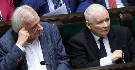 "Siadaj, pała". Ból głowy dla PiS po nowym sondażu
