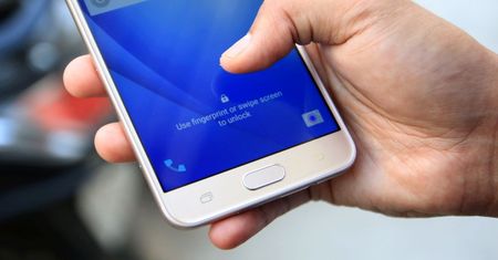 Są problemy z osadzeniem czytnika linii papilarnych pod ekranem Galaxy Note 8