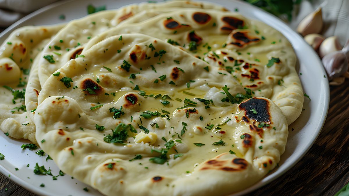 Podpłomyki z czosnkiem mogą śmiało zastąpić pieczywo