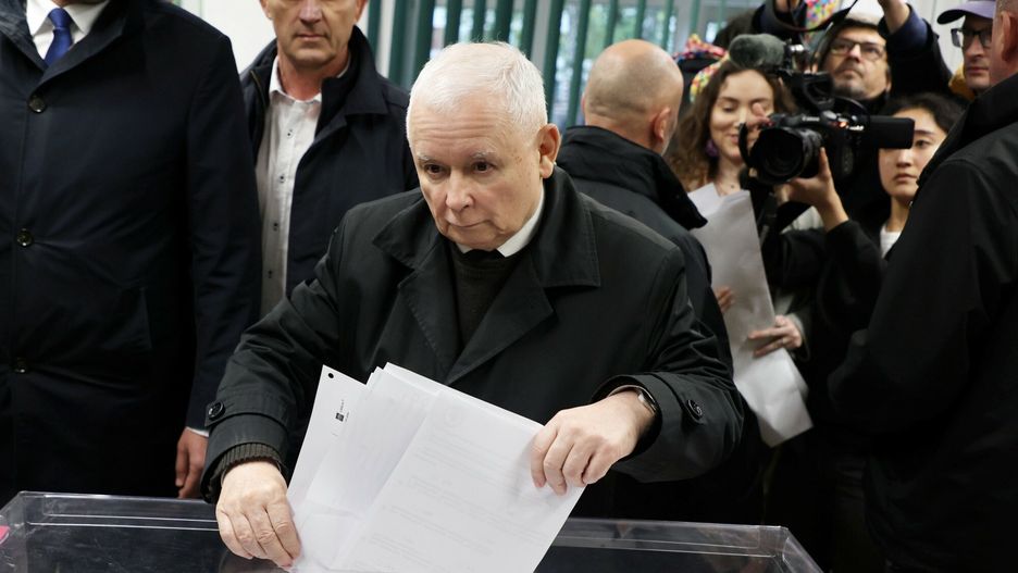 Jarosław Kaczyński podczas głosowania 15 października