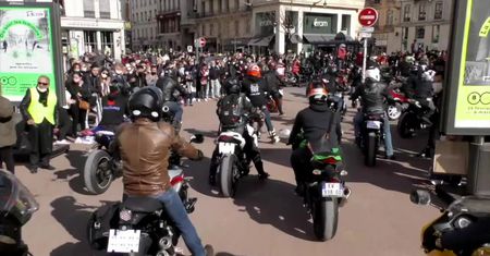 Protest motocyklistów we Francji przeciw zmianom w przepisach ruchu drogowego