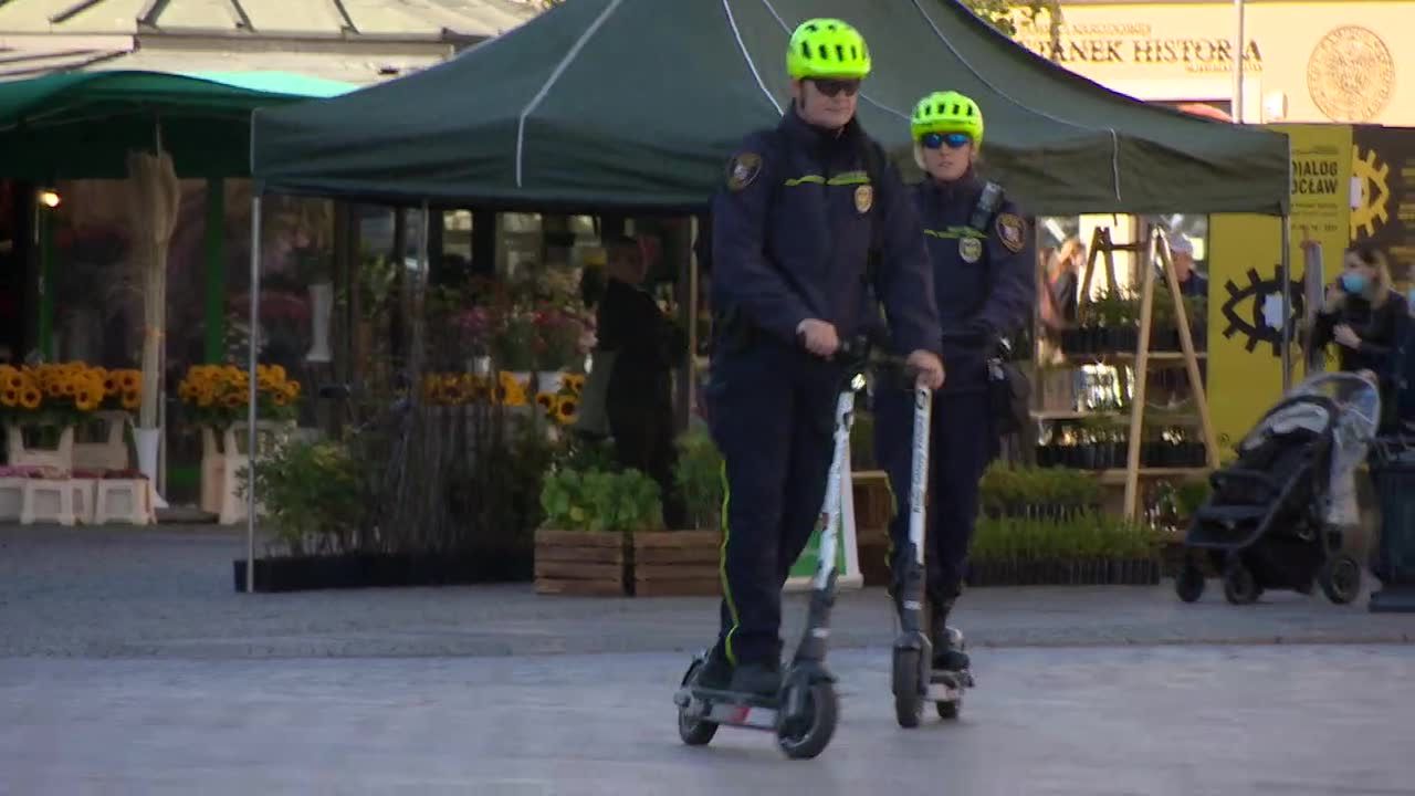 Strażnicy miejscy na hulajnogach. Wrocław pierwszym miastem z takimi patrolami.