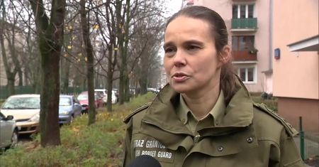 Grupa 100 migrantów próbowała sforsować granicę w okolicy Białowieży. Dwóch żołnierzy zostało rannych
