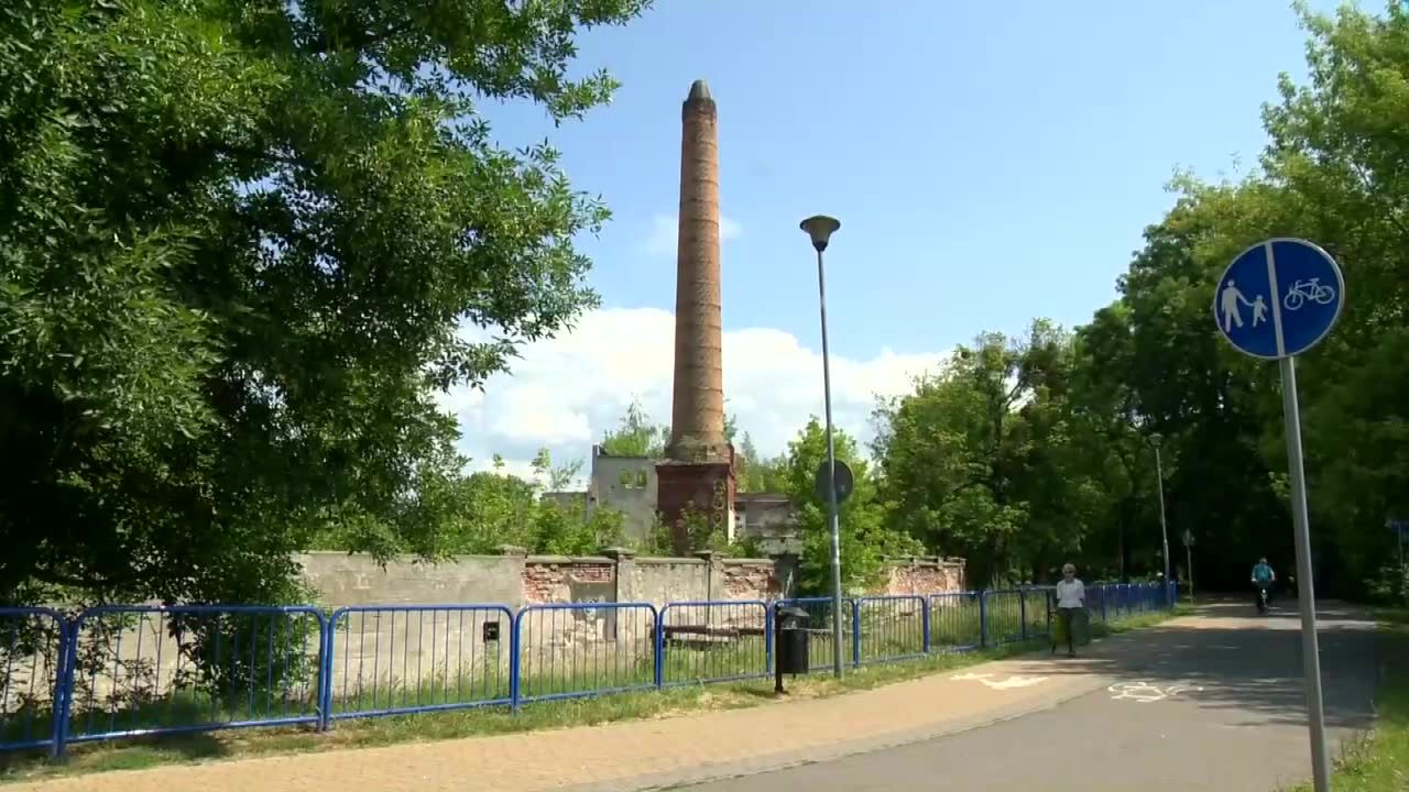 Nastolatek spadł z 30-metrowego komina na terenie dawnego browaru w Grudziądzu