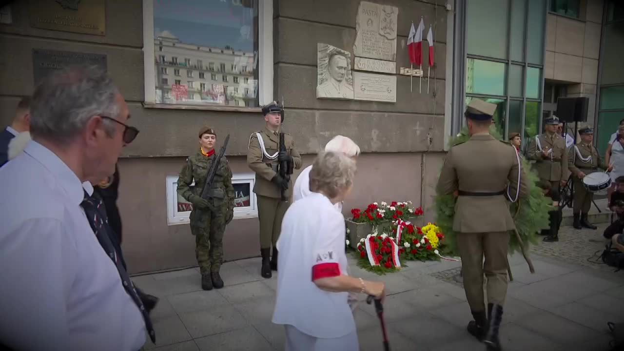 79 lat temu Polska flaga zawisła na PAST-ie: Hołd Bohaterom Powstania Warszawskiego