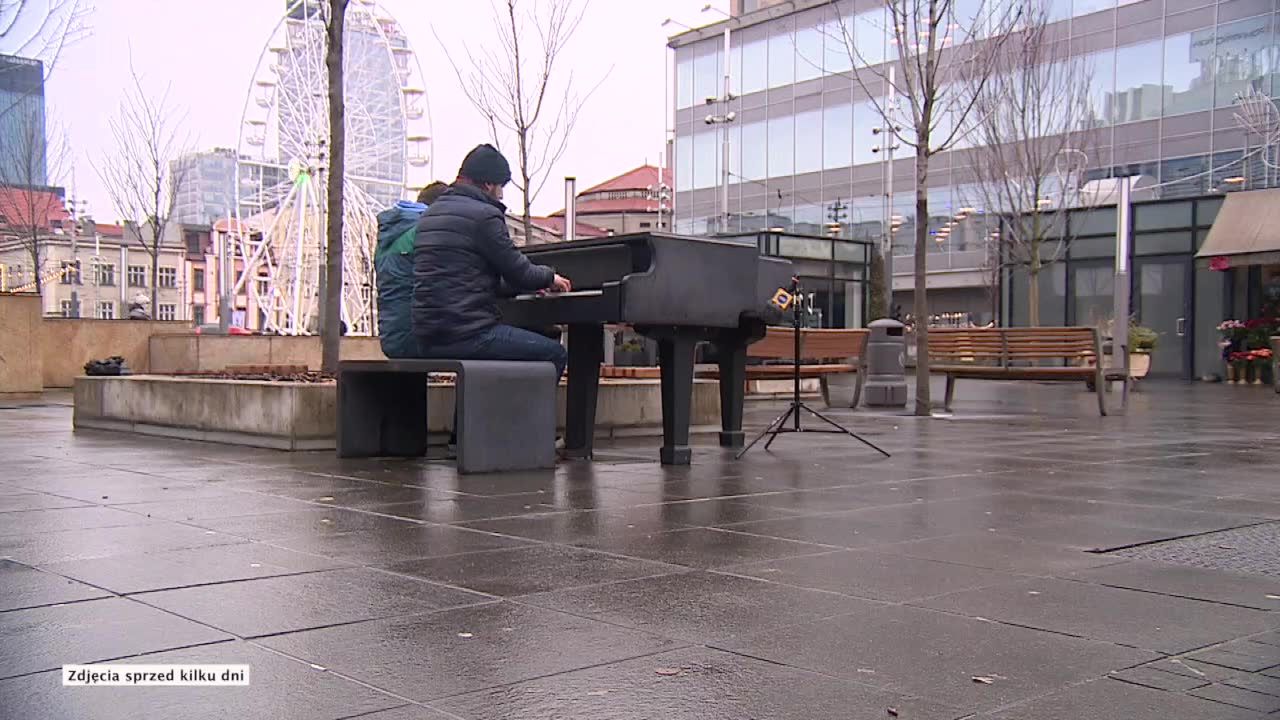 Fortepiany stały w centrum Katowic przez tydzień. Zostały zniszczone