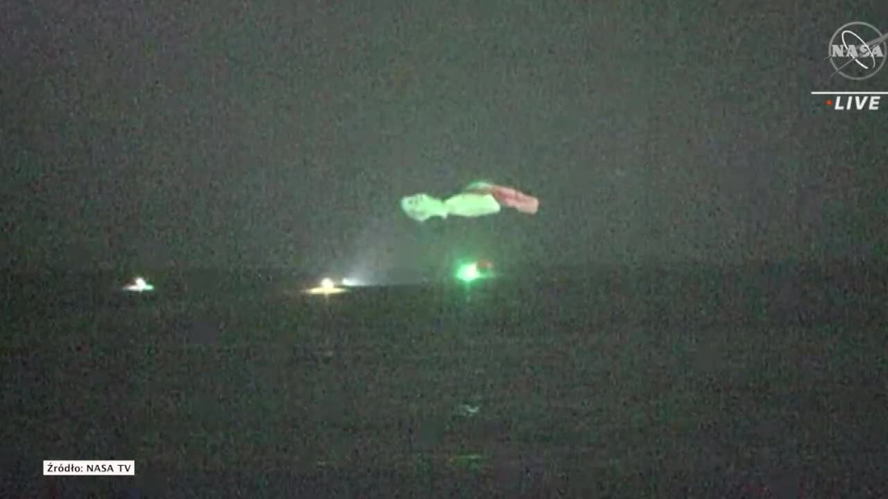 Czworo astronautów wróciło z Międzynarodowej Stacji Kosmicznej. Pierwsze takie lądowanie od 1968 r.