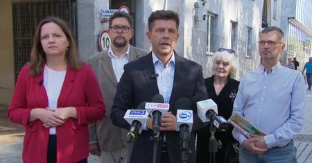 Petru zachęca do tankowania na zapas. Jego zdaniem ceny paliw są sztucznie zaniżone przed wyborami