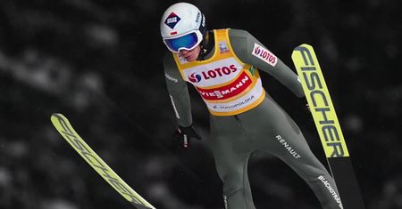 Kamil Stoch nie weźmie udziału w weekendowych konkursach w Wiśle. Skoczek ma opuchnięty staw skokowy