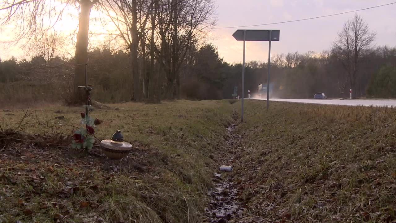 Ciało kobiety odnalezione w przydrożnym rowie w Łódzkiem