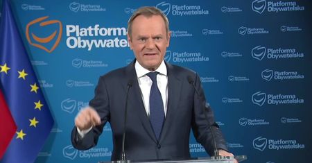 “Trzeba ruszyć swoje tyłki i podjąć taką decyzję”. Tusk apeluje do premiera i prezesa PiS ws. szczepień
