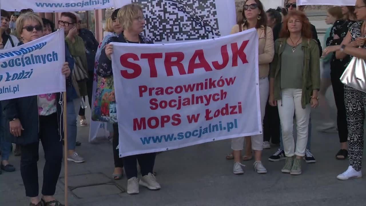 Kolejny protest pracowników socjalnych w Łodzi. “Zarabiamy na poziomie pomocy biurowej czy kuchennej”