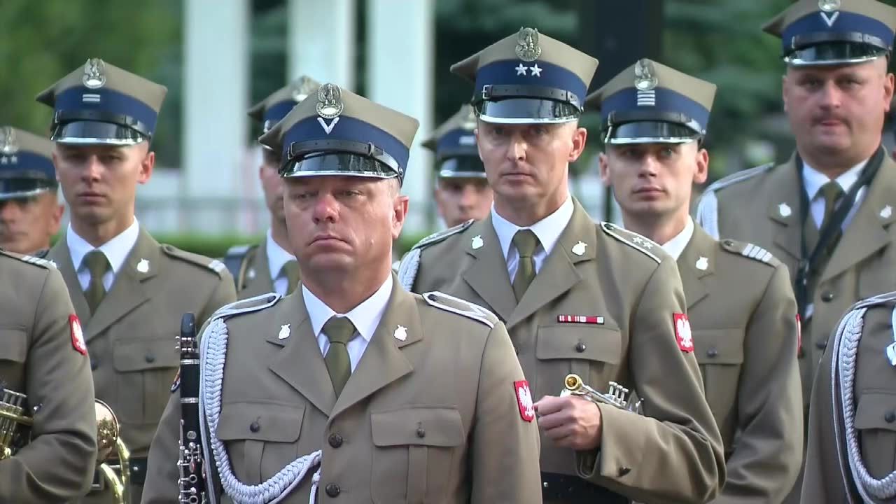 Prezydent wziął udział w Apelu Pamięci z okazji Święta Wojska Polskiego.