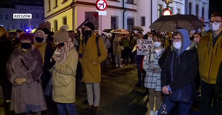 Protesty w całym kraju po śmierci ciężarnej w Pszczynie.