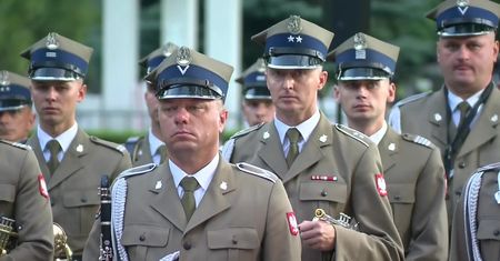 Prezydent wziął udział w Apelu Pamięci z okazji Święta Wojska Polskiego.