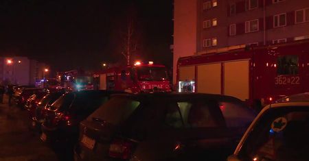 “Siedział na parapecie okna, za nim było widać płomienie”. Tragedia przy ul. Promiennej w Tarnowie