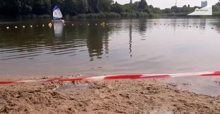 Kąpielisko nad Jeziorkiem Czerniakowskim w Warszawie zamknięte. Pojawiły się sinice