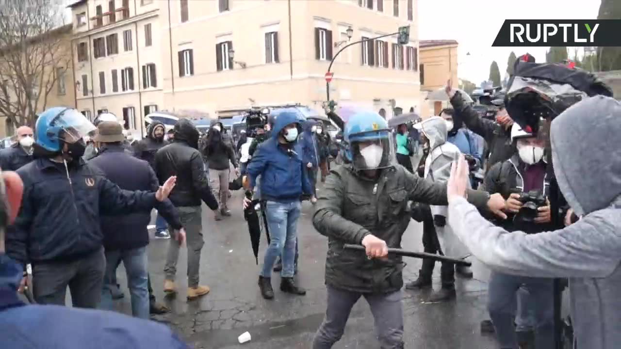 Włoscy restauratorzy protestowali przeciwko lockdownowi.