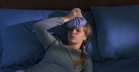 Pocisz się w nocy? To może być objaw choroby nowotworowej