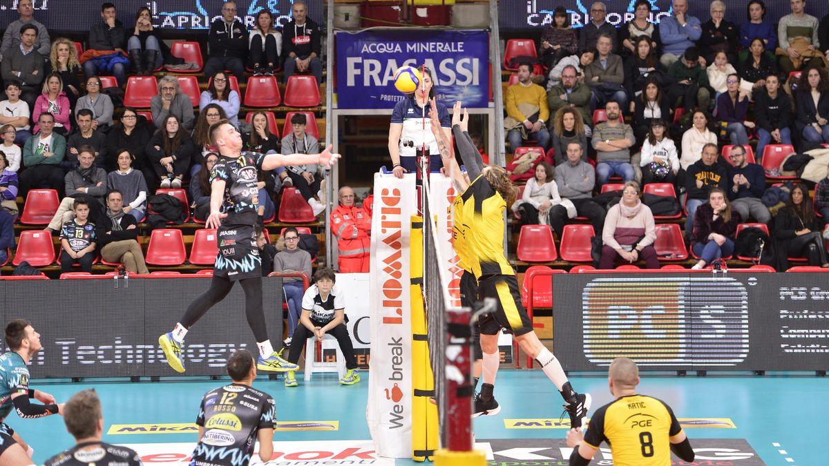 Materiały prasowe / PGE Skra Bełchatów / Na zdjęciu: mecz Sir Safety Perugia - PGE Skra Bełchatów