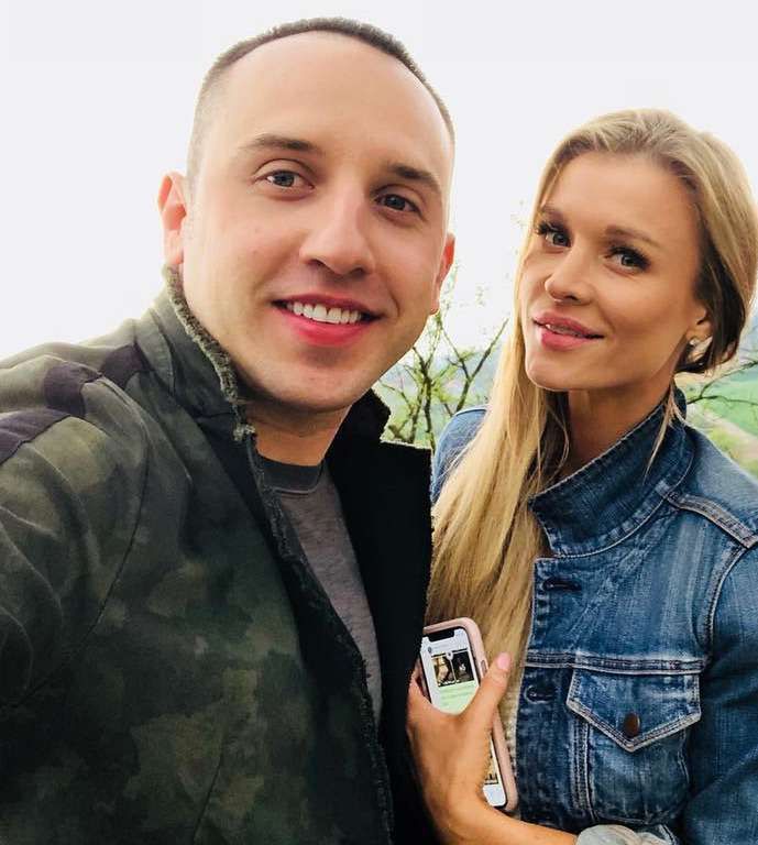 Ksiądz Paweł Krężołek z Joanną Krupą