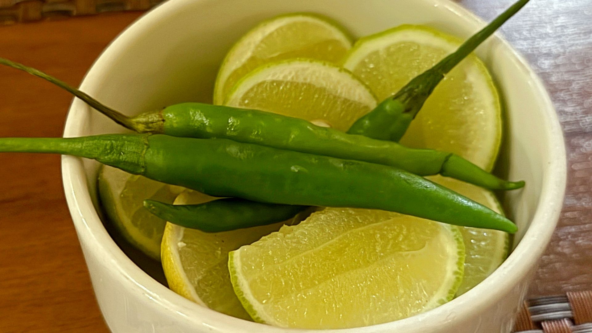 Kapsaicyna może wspierać proces odchudzania, ale nie jest cudownym środkiem na utratę wagi.