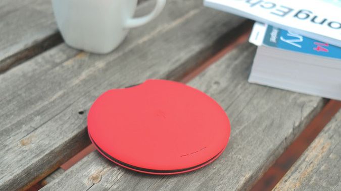 Qimini Deuce - śliczne pudełeczko, które naładuje smartfona. Bez kabli! 1