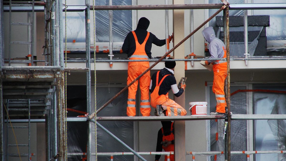 budowa, men at work, pracy, stal, budowlaniec, rusztowania, dżwig, fabryka, wysoki, dom, okienna, drabina, architektura, robotnik budowlany, rusztowanie, robotnicy, robotnik, praca na wysokosci, kirownik budowy, pacownicy budowy, pracownik budowy, bhp w pracy, bhp, praca na rusztowaniu, monter, elewacja, elewacje, montaż rusztowania, praca na budowie, rusztowanie ramowe, ocieplanie budynków, ocieplanie styropianem, styropian, plac budowy, malowanie elewacji, odnawianie elewacji, pracownicy, murarze, tynkarze, robotnicy na rusztowaniach